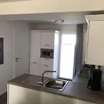 With 3 Bedrooms Hébergement de vacances *