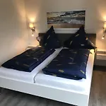 With 3 Bedrooms Hébergement de vacances *